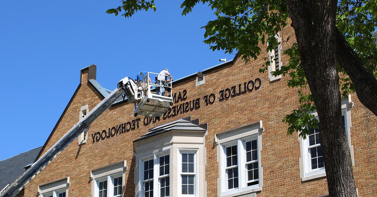 In a ceremony Thursday afternoon, representatives from the Sanders Family and the University unveiled the Sanders Family name on Keller Hall.